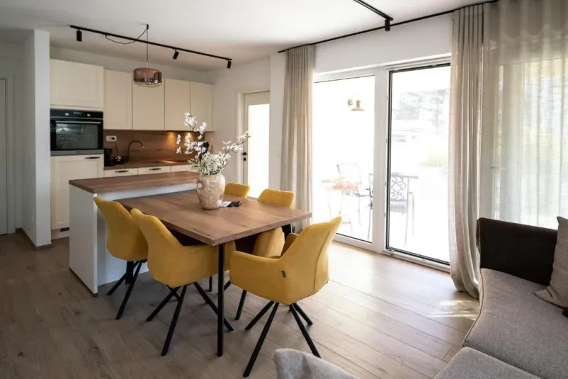 Rent an apartment with a pool in Sežana