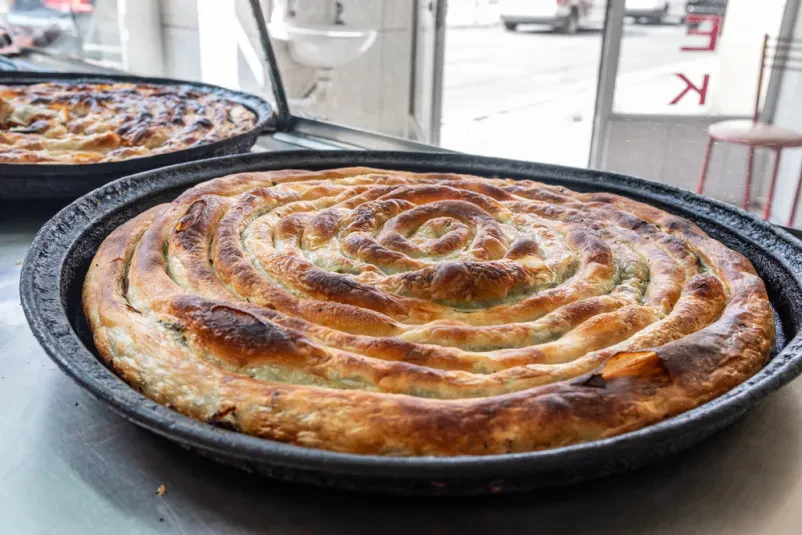 Burek na kos in po naročilu Komenda