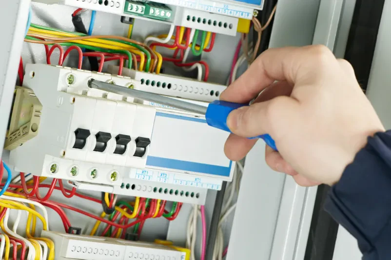 Varovalna očala za zaščito oči pri delu Elektro in gradbeni material Slovenija