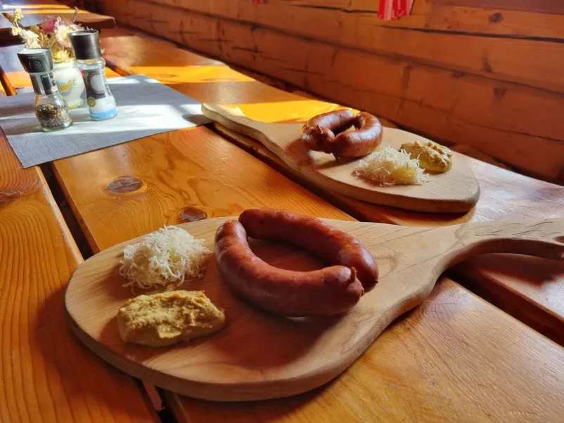 Domača hrana v planinski koči na Ljubelju