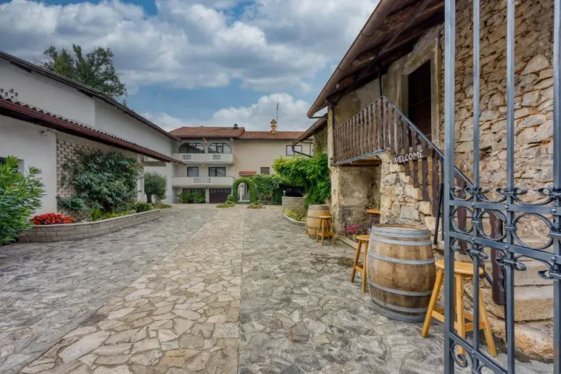 Družinski apartma Sežana, Primorska
