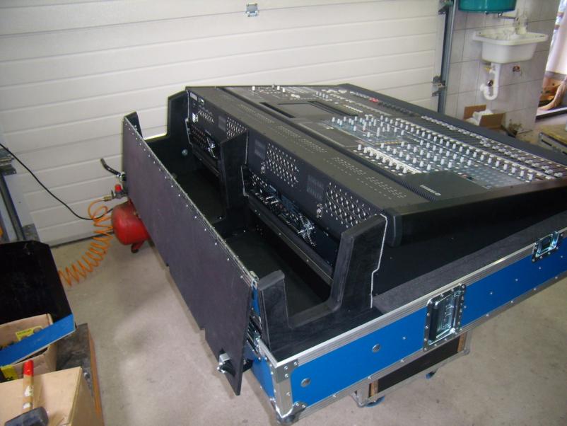 Flight case for acoustic equipment