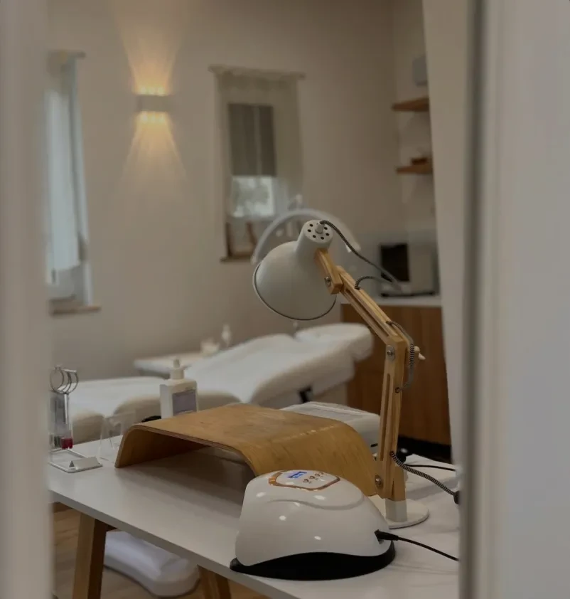 Lepotne storitve za sijoč obraz in poudarjen pogled