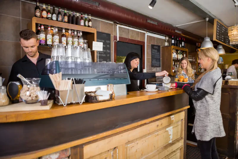 Priljubljen bar na Obali