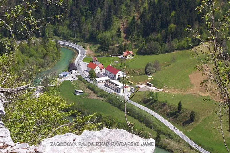 Planinski dom z gostinsko ponudbo Idrija