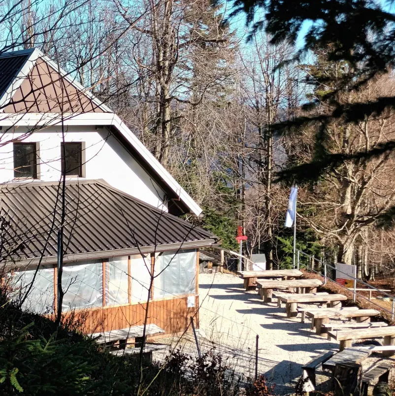 Koča na Hleviški planini Idrija