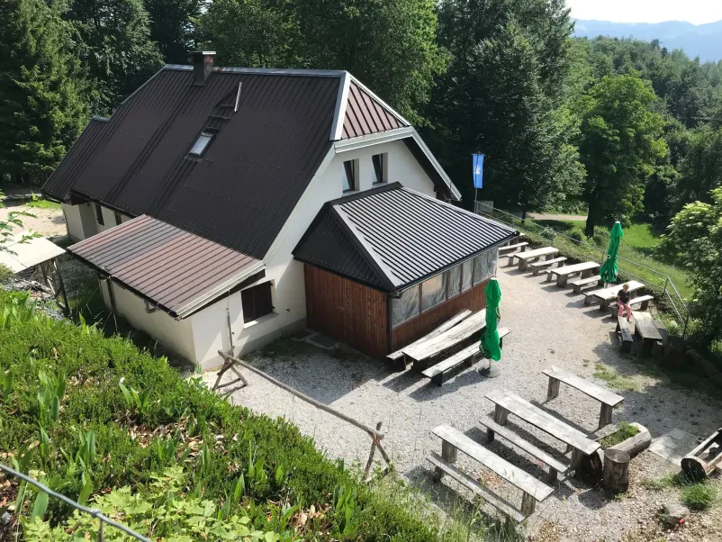 Gorski dom Hleviška planina