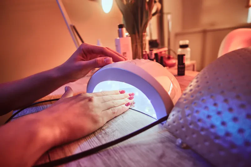 Ugodne LED in UV luči za manikuro Slovenija