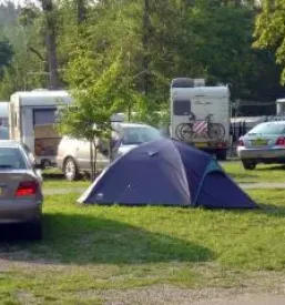 Campeggio vicino a zbilje