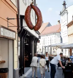 Ugodna kranjska klobasa Ljubljana