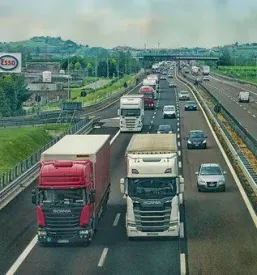 Domaci in mednarodni prevozi z dvizno rampo