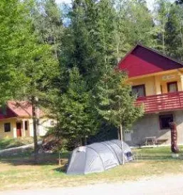 Kampiranje blizu Zbiljskega jezera