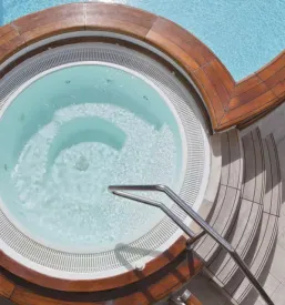 Kvalitetna izdelava jacuzzijev wellnessov in savn v sloveniji