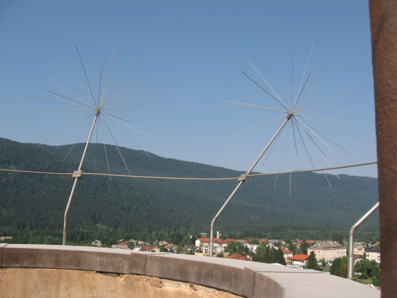 Strokovno smo usposobljeni za montažo strelovoda v Sloveniji