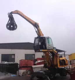 Servis gradbene mehanizacije na terenu za stroje znamke Bobcat, Hitachi, Gehl, New Holland, Bomag, Yanmar, Atlas, Kobelco, JCB, Amman, Case, Terex, Dylapac Slovenija