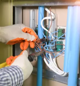 Produktion von hochwertigen schaltschränken slowenien