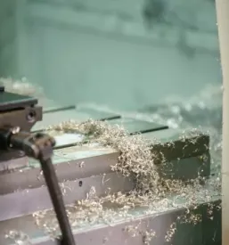 Rezkani in struzeni deli za potrebe v elektronski industriji ter letalski tehniki slovenija
