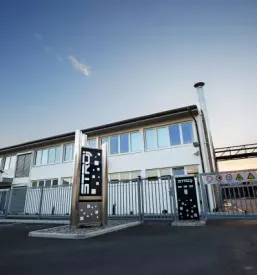 Zahtevne komponente za gradbene stroje v sloveniji