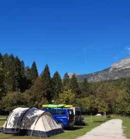 Camp ob reki koritnici soca