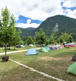 Camp ob reki koritnici soca