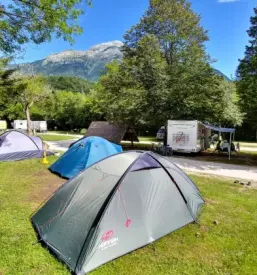 Camp ob reki koritnici soca