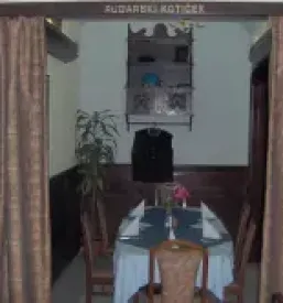 Prostor za zaključene družbe Krmelj