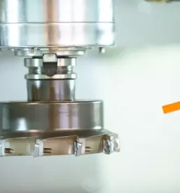 Rezkanje po naročilu za industrijo v Sloveniji