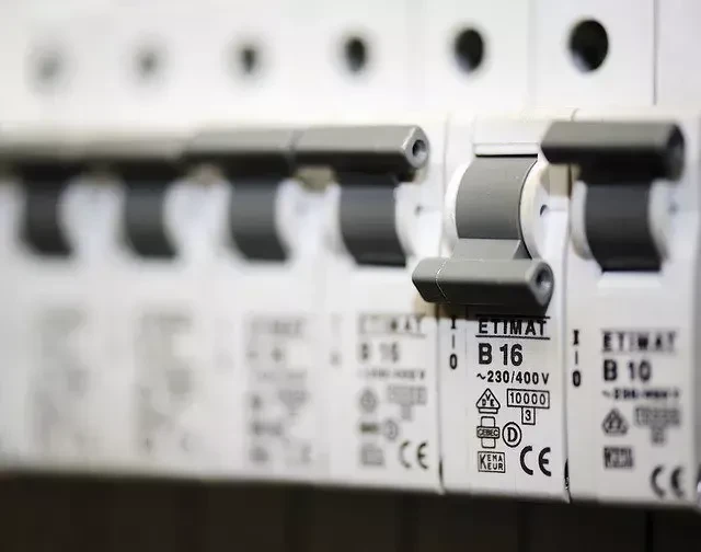 Izobraževanje na področju elektrovarnosti