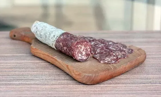 Kvalitetne domače suhe mesnine Goriška