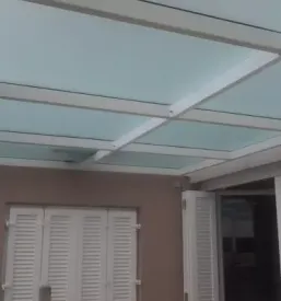 Stekleni nadstreški na Primorskem