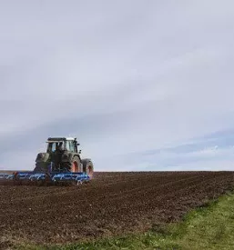 Popravilo kmetijske mehanizacije na terenu