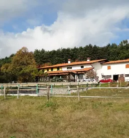 Prostor za zakljucene druzbe na turisticni kmetiji kozina