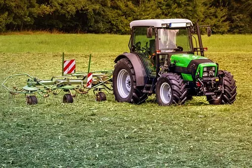 Kvaliteten servis in popravilo kmetijske mehanizacije Dolenjska 