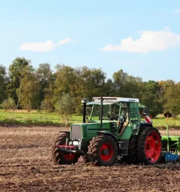 Ugoden servis kmetijske mehanizacije