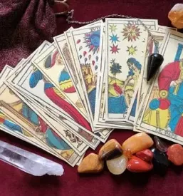Vedezevanje s tarot kartami