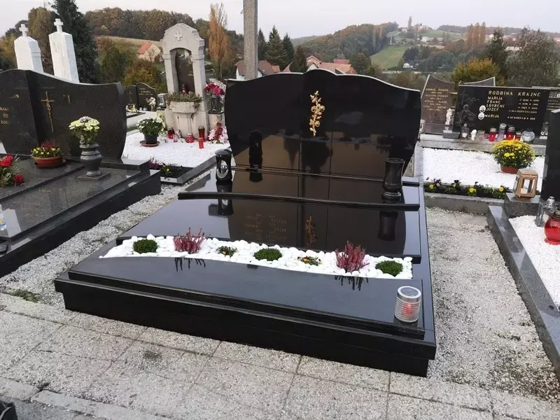 Ugodni nagrobni spomeniki