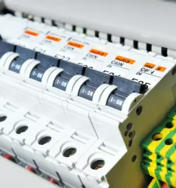 Kvalitetna industrijska elektromontaza slovenija