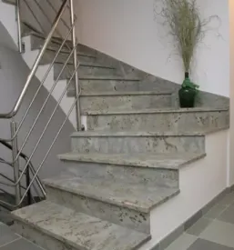 Kamnite okenske police osrednja slovenija