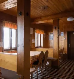 Kovinarska koca v krmi