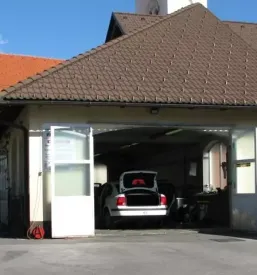 Pucanje avtomobila kranj