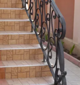 Kovinske ograje za balkon
