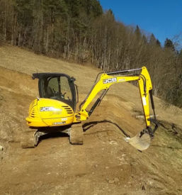 Storitve z gradbeno mehanizacijo in kiper prevozi goriska