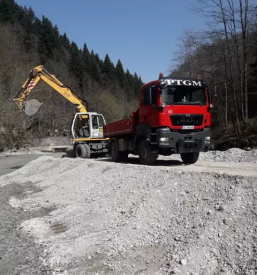 Storitve z gradbeno mehanizacijo in kiper prevozi goriska