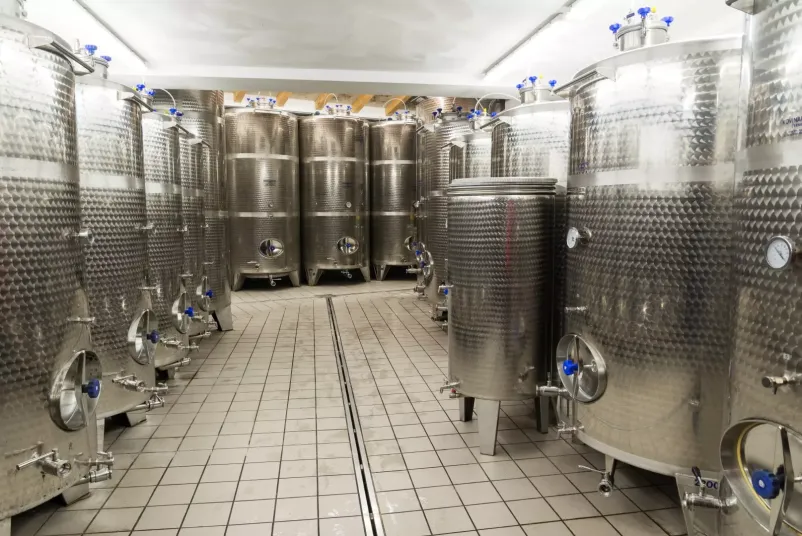 Visokokakovostne posode za pivo in vino iz nerjavečega jekla po naročilu