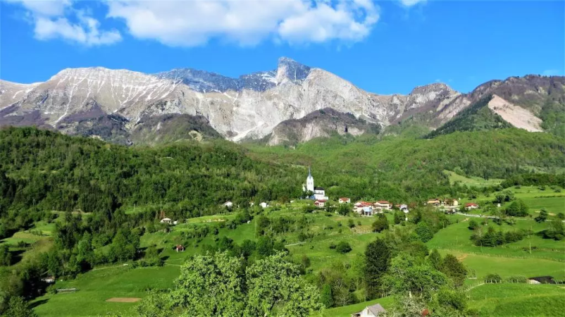 Počitniška hiša s pogledom na hribe Kobarid, Goriška 