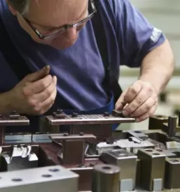 Gute Herstellung komplexer stanzprodukten fur die automobilindustrie deutschland osterreich