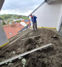 Polaganje strojnih estrihov in zaključna gradbena dela grobelno