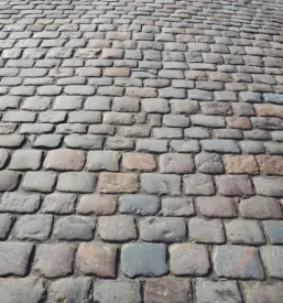 Kvalitetno tlakovanje dvorisc dolenjska
