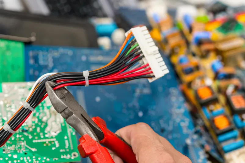 Proizvodnja elektronskih sklopov v Sloveniji