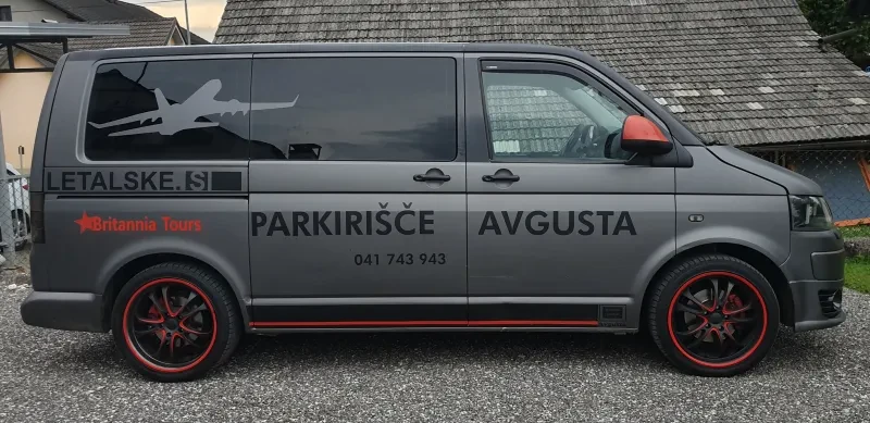Najem parkirnega mesta na letališču Brnik